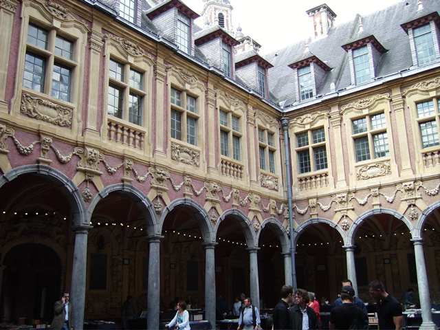 16 Lille - intérieur de la Vieille Bourse